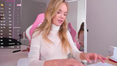 Chloe online show from November 2025 03:31:02 AM