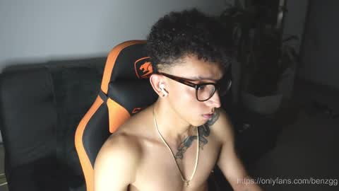 VITO BENZ online show from December 2025 03:24:02 AM