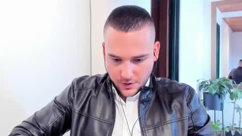 Vito Ferrer online show from February 2025 07:35:02 PM