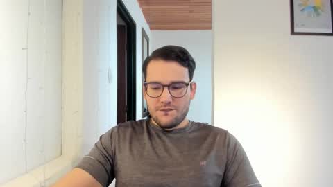 Vito Ferrer online show from November 2025 02:08:01 PM