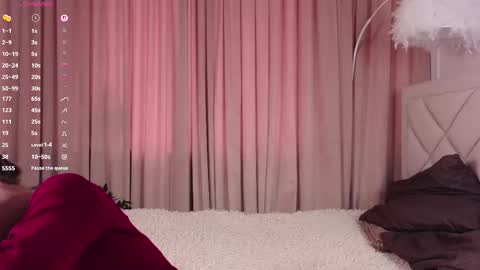 You like my friends can call me LUNA  This is my first day here online show from October 2025 07:19:02 AM