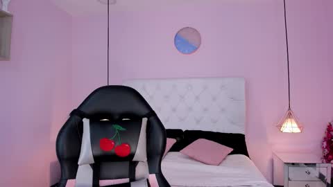 Vivi online show from November 2025 03:27:01 AM