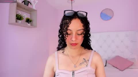 Vivi online show from December 2025 03:38:02 AM