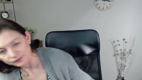 Vivian online show from January 2025 11:02:01 AM