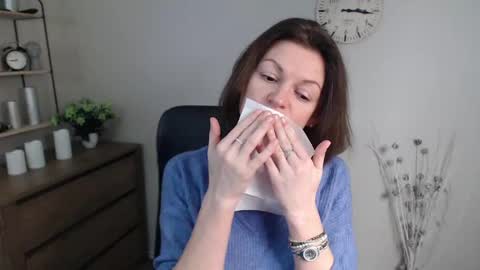 Vivian online show from January 2025 09:41:02 AM