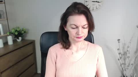 Vivian online show from January 2025 06:46:01 AM