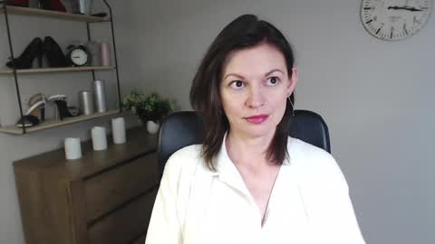 Vivian online show from February 2025 06:56:02 AM