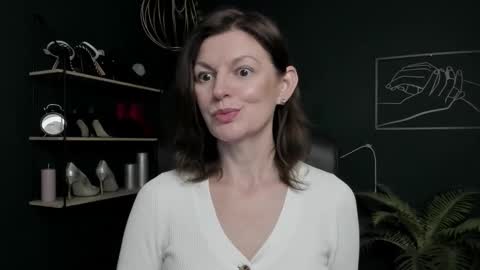 Vivian online show from November 2025 06:47:02 AM