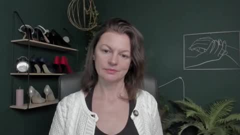 Vivian online show from November 2025 07:40:01 AM