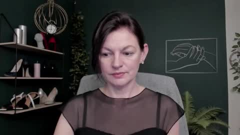 Vivian online show from December 2025 08:18:01 AM