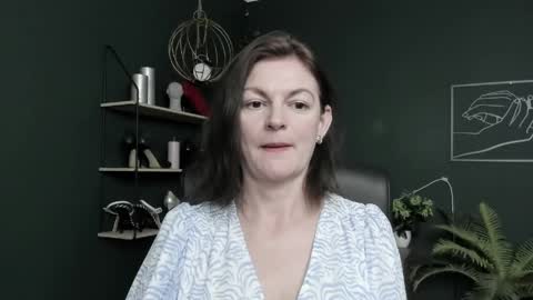 Snapshot of vivian_dream chatting on May 2026 06:00:01 AM Vivian online show from May 2026 06:00:01 AM