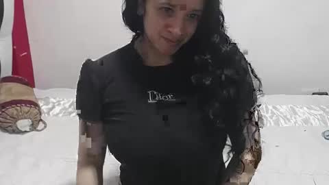 Snapshot of vivian_walt_ chatting on December 2024 05:48:01 AM melissa online show from December 2024 05:48:01 AM