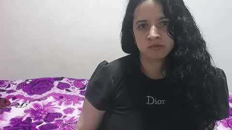 Snapshot of vivian_walt_ chatting on January 2025 06:42:01 AM melissa online show from January 2025 06:42:01 AM
