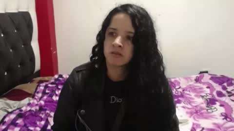 Snapshot of vivian_walt_ chatting on February 2025 03:37:01 AM melissa online show from February 2025 03:37:01 AM