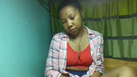 Snapshot of viviane0812 chatting on November 2025 11:37:02 PM viviane0812 online show from November 2025 11:37:02 PM