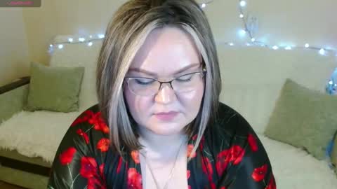 Vivien online show from February 2025 02:45:02 PM