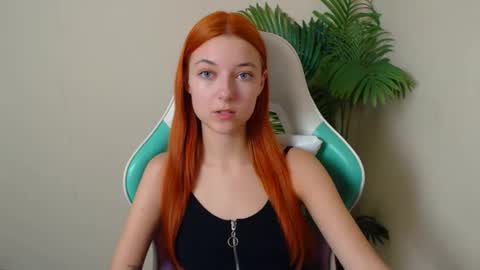 Vivien online show from November 2025 07:03:01 PM