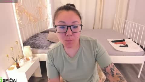 Vivien online show from May 2026 12:15:01 AM