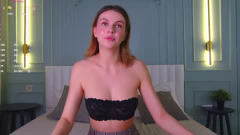Snapshot of vivien_ronal chatting on May 2026 07:45:02 PM Sophia online show from May 2026 07:45:02 PM