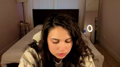 Snapshot of vivien_ross chatting on May 2026 01:23:02 AM vivien_ross online show from May 2026 01:23:02 AM