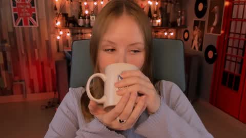 Vivien online show from December 2024 01:28:02 PM