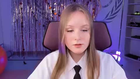 Vivien online show from March 2025 05:17:02 PM