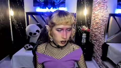 vivienne hadid online show from June 2026 11:10:01 PM