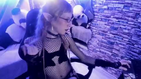 vivienne hadid online show from July 2026 07:50:01 PM