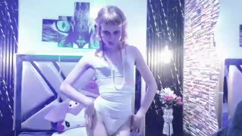 vivienne hadid online show from July 2026 09:24:01 PM