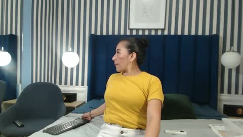 Vivian  online show from September 2025 01:02:01 PM