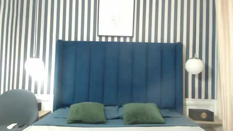 Vivian  online show from September 2025 12:18:01 PM