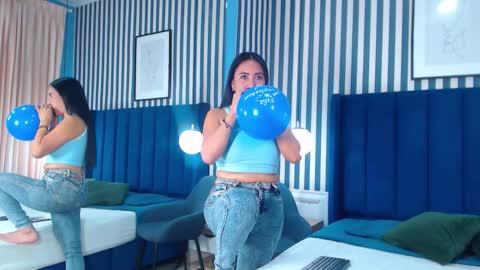 Vivian  online show from November 2025 01:11:01 PM