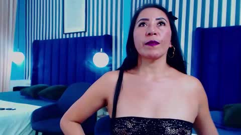 Vivian  online show from December 2025 02:13:01 PM