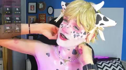 Snapshot of vladhellsing4 chatting on October 2025 03:13:01 PM Vlad online show from October 2025 03:13:01 PM