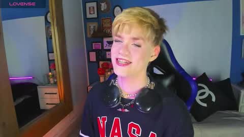 Snapshot of vladhellsing4 chatting on October 2025 02:31:01 PM Vlad online show from October 2025 02:31:01 PM