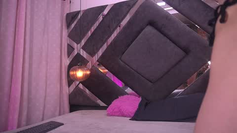 Snapshot of vvioleta_ chatting on January 2025 03:09:01 AM Violeta online show from January 2025 03:09:01 AM