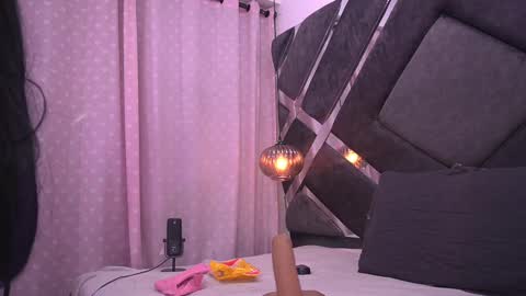 Snapshot of vvioleta_ chatting on February 2025 03:08:01 AM Violeta online show from February 2025 03:08:01 AM