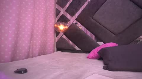 Snapshot of vvioleta_ chatting on February 2025 03:12:02 AM Violeta online show from February 2025 03:12:02 AM