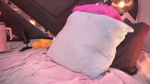 Snapshot of vvioleta_ chatting on February 2025 06:17:02 AM Violeta online show from February 2025 06:17:02 AM