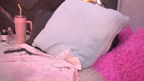 Snapshot of vvioleta_ chatting on March 2025 09:18:02 AM Violeta online show from March 2025 09:18:02 AM