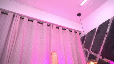 Snapshot of vvioleta_ chatting on March 2025 06:21:01 AM Violeta online show from March 2025 06:21:01 AM