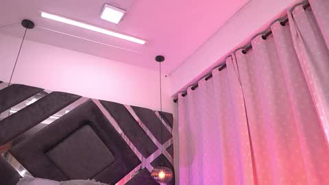 Snapshot of vvioleta_ chatting on October 2025 03:06:02 AM Violeta online show from October 2025 03:06:02 AM