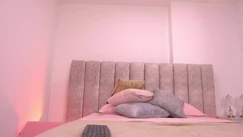 Snapshot of vvioleta_ chatting on November 2025 03:07:01 AM Violeta online show from November 2025 03:07:01 AM