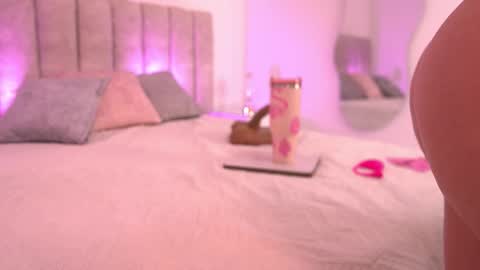 Snapshot of vvioleta_ chatting on November 2025 03:05:01 AM Violeta online show from November 2025 03:05:01 AM