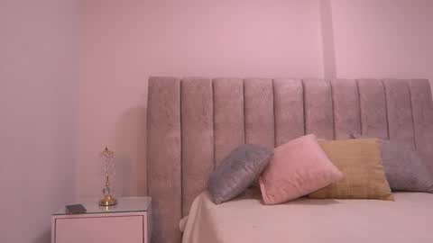 Snapshot of vvioleta_ chatting on December 2025 03:03:01 AM Violeta online show from December 2025 03:03:01 AM