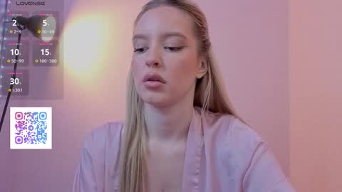 Olivia online show from November 2025 08:13:02 PM