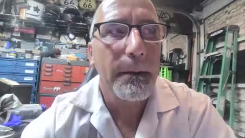 wakesblowinclouds online show from November 2025 08:05:02 AM