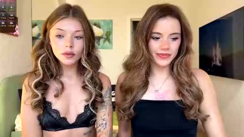 Snapshot of waki_lucky chatting on October 2025 12:06:02 PM Mia online show from October 2025 12:06:02 PM