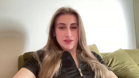 Snapshot of walkiria19 chatting on June 2026 12:18:01 PM walkiria19 online show from June 2026 12:18:01 PM