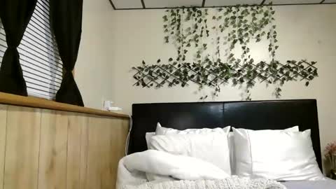 wanderlustgaal online show from December 2025 09:40:01 AM